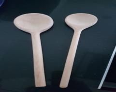 mit dem Kochlöffel auf den Nackten